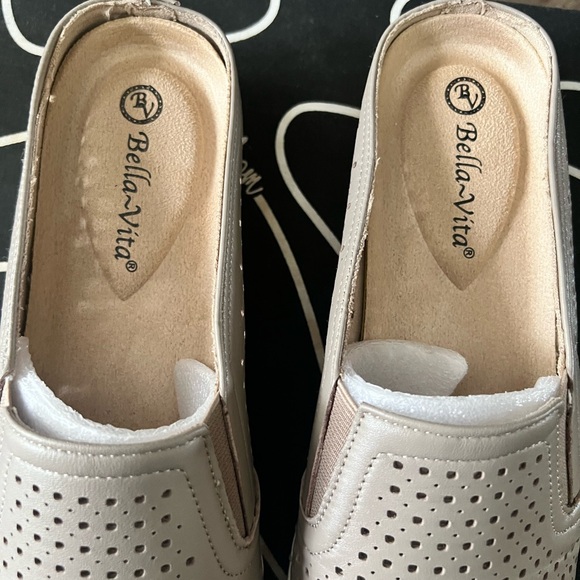 NWT Bella Vita Gray Perforated Slip-Ons 9.5 - Picture 2 of 5